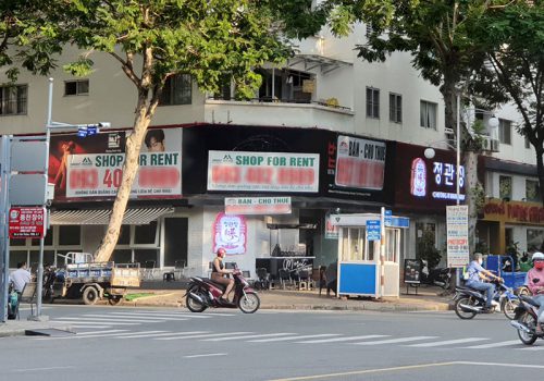 Mặt bằng bán lẻ tại phố Hàn Quốc quận 7, thuộc khu đô thị Phú Mỹ Hưng vào quý IV/2020. Ảnh: Vũ Lê.