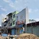 Đường Bùi Đình Túy, quận Bình Thạnh, TP HCM khi mở rộng mặt đường đã xuất hiện nhiều căn nhà siêu mỏng Ảnh: LÊ PHONG