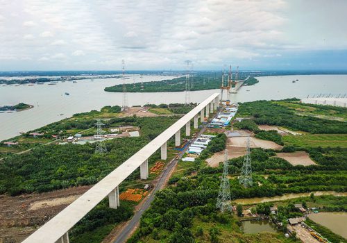 Cao tốc Bến Lức - Long Thành đang xây dựng đoạn qua địa bàn huyện Nhà Bè. Ảnh: Quỳnh Trần.