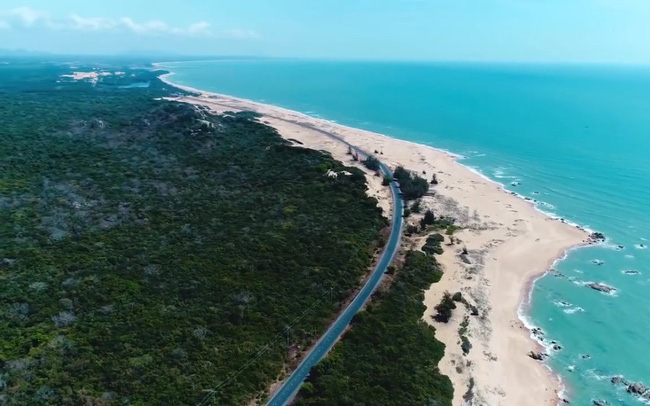 Tuyến đường ven biển Long Hải - Bình Châu - La Gi - Mũi Né là cung đường biển dài nhất Việt Nam