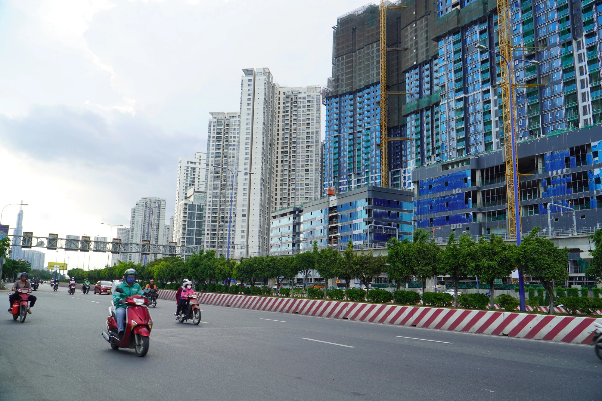 Thị trường bất động sản TP HCM trong quý I-2023 có tín hiệu khả thi nhưng vẫn chưa ổn định, đòi hỏi chính quyền thành phố và doanh nghiệp kinh doanh bất động sản cần phải tập trung tháo gỡ các vướng mắc