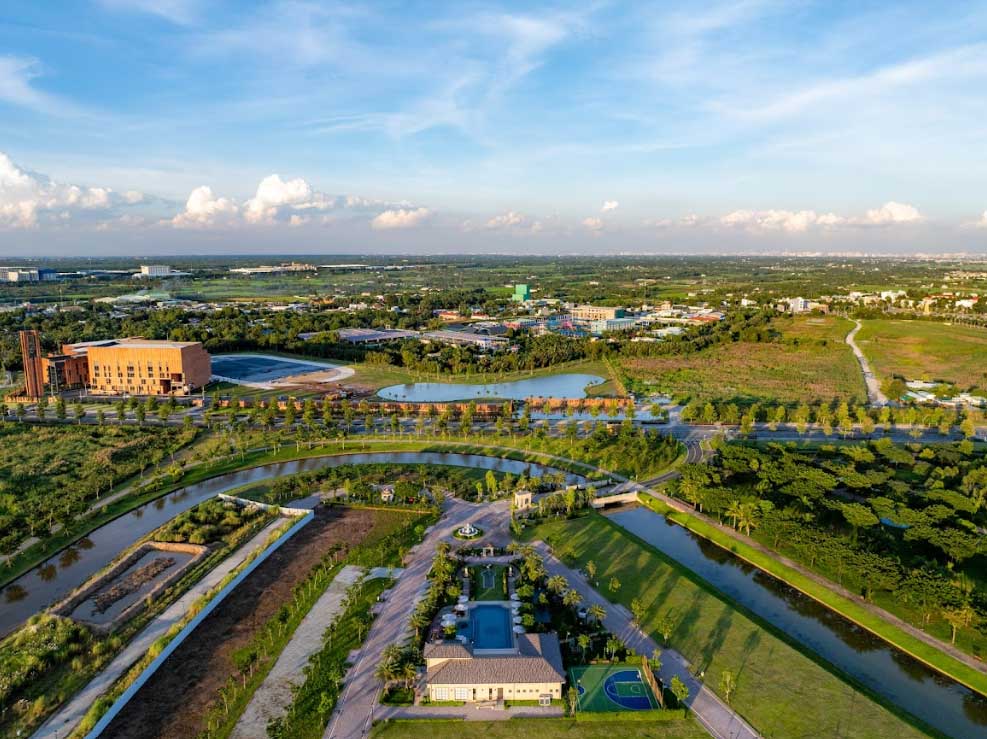 BĐS Long An thu hút đầu tư nhờ các khu đô thị vệ tinh hoàn thiện, trong đó nổi bật là đại đô thị tích hợp 355ha Waterpoint